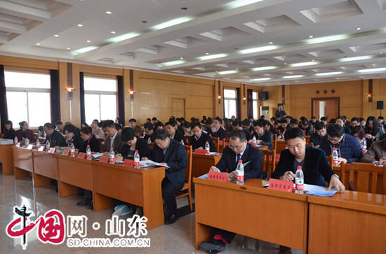 點擊圖片翻到下一頁>> 山東省會展行業(yè)年會舉行 發(fā)布《2015山東省會展業(yè)發(fā)展報告》